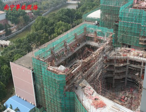 南宁坍塌现场